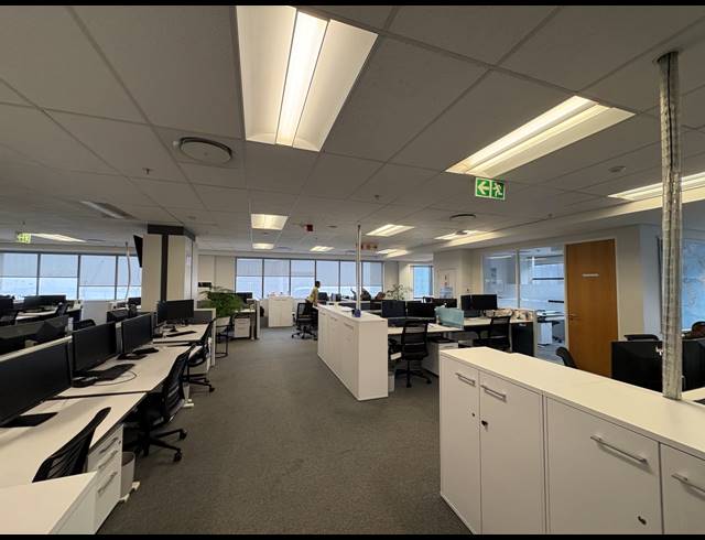 4,055M² OFFICE TO LET IN FORESHORE